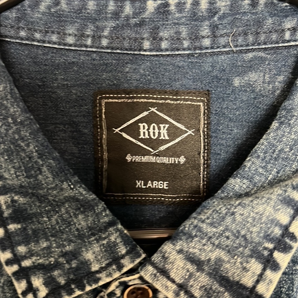 Mens button up - Picture 3 of 3